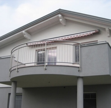 Minimalistyczna, okrągła balustrada balkonowa