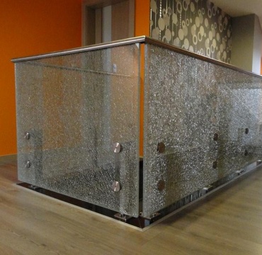 Balustrada ze szkła popękanego
