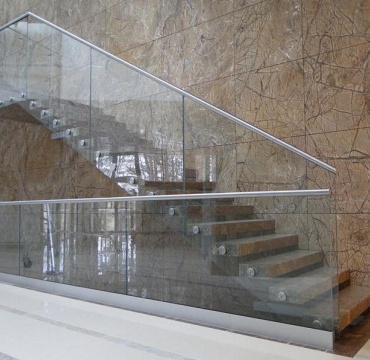 Nowoczesna szklana balustrada schodowa + poręcz ze stali nierdzewnej