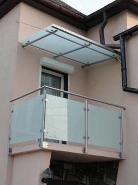 Zadaszenie balkonu + barierka balkonowa z mrożonego szkła i stali