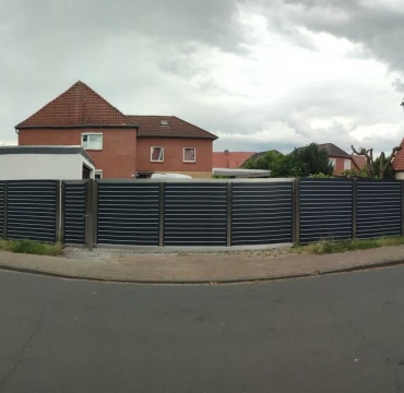 Nowoczesne ogrodzenie metalowe grafitowo - stalowe, fot.4